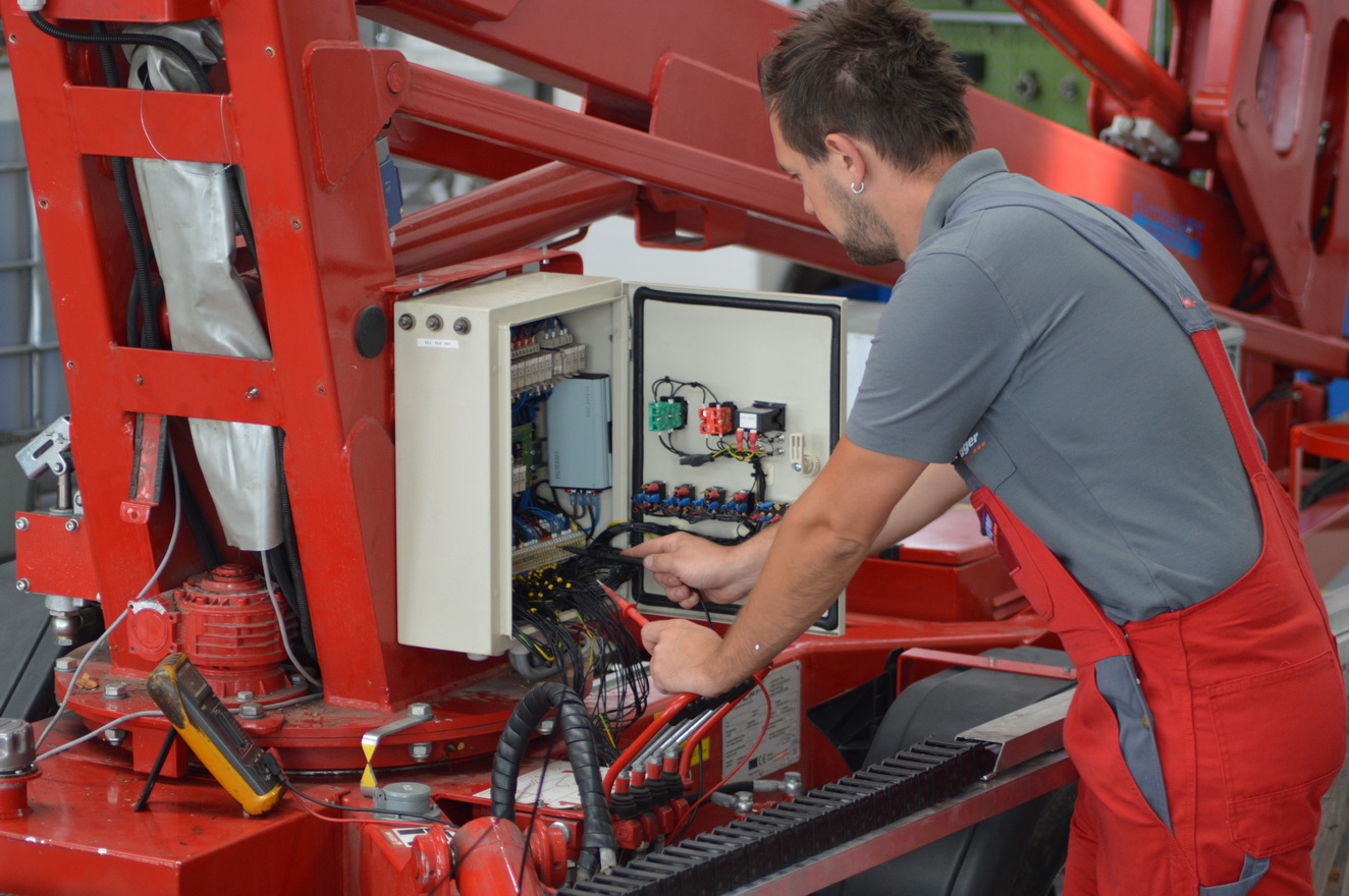Mechatroniker (m/w/d) Service-Techniker für Hubarbeitsbühnen Rothlehner Arbeitsbühnen - Mechatroniker (m/w/d) Service-Techniker für Hubarbeitsbühnen