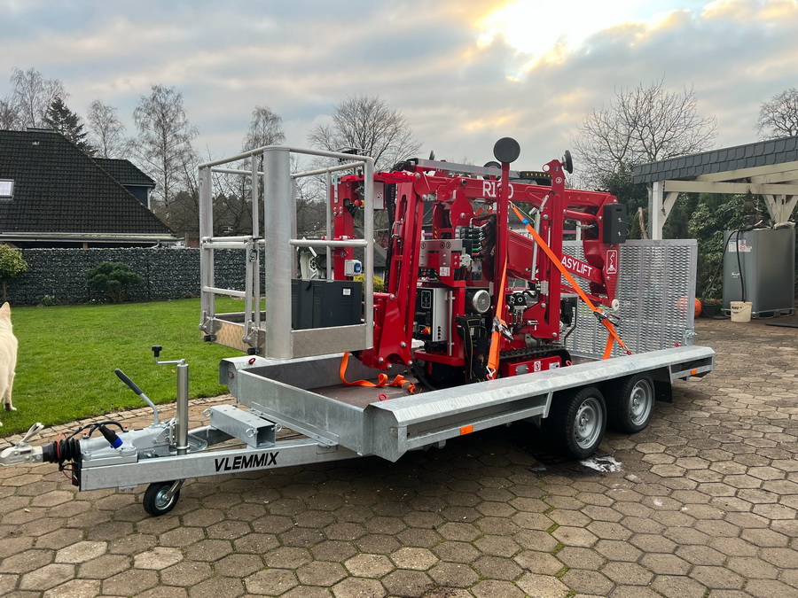 Rothlehner Arbeitsbühnen - Easylift R130 track mount goes to Hamburg