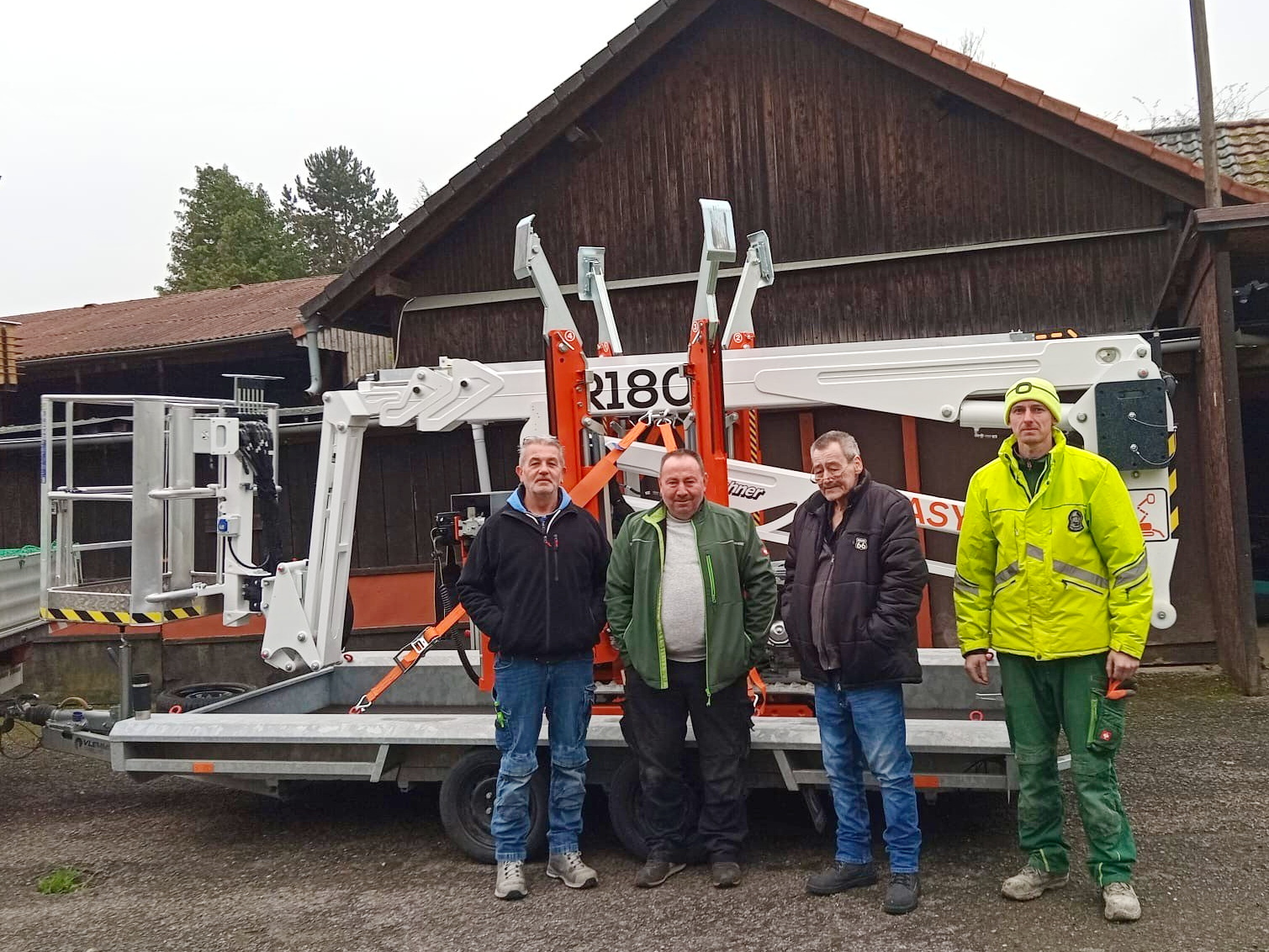 „Die Raupe“ startet mit EasyLift R180 in neue Projekte