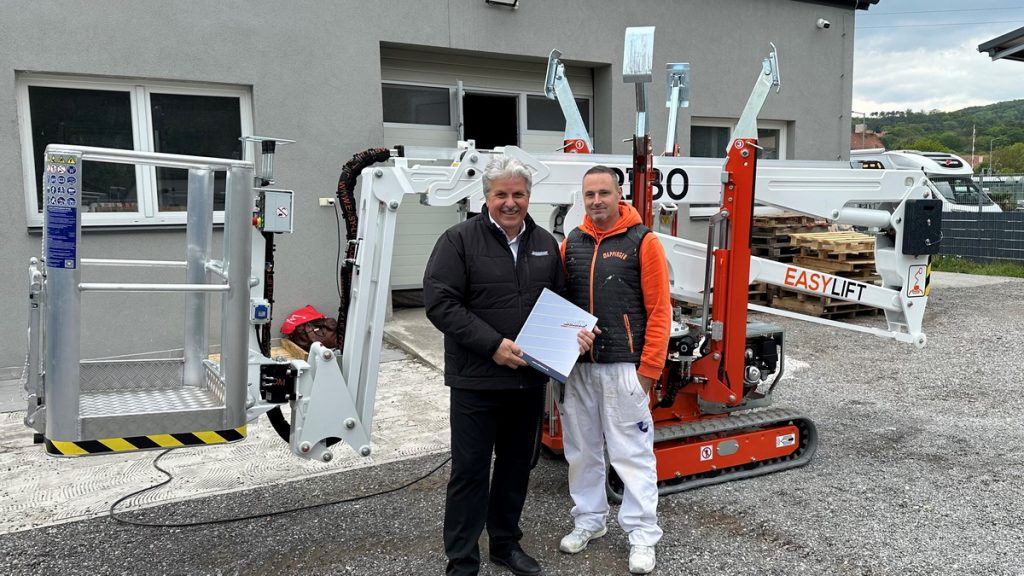 Rothlehner Arbeitsbühnen - Easylift R180 goes to Painting Company Appinger